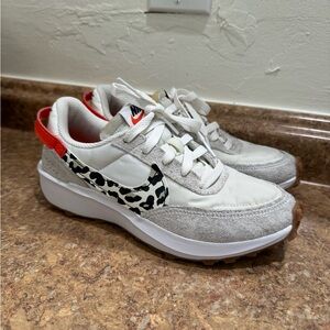 Nike waffle debut running shoes